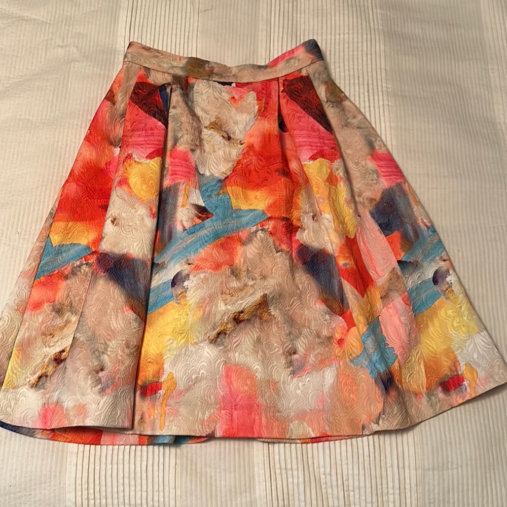 H&M COLORFUL KNEE LENGTH SKIRT - SIZE 8
